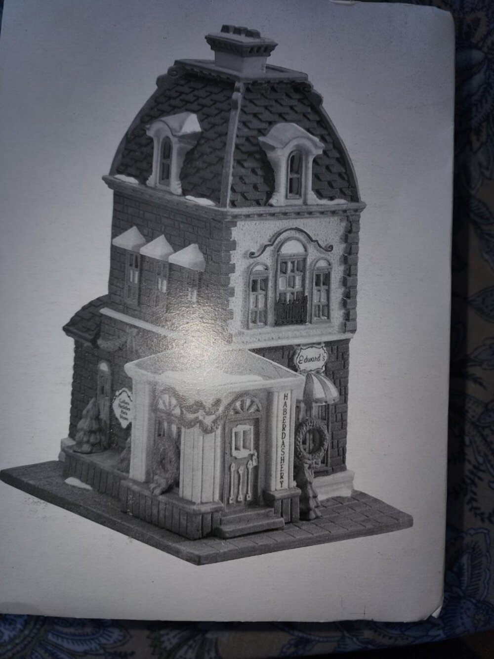 DEPARTMENT 56 HABERDASHERY CHRISTMAS IN THE CITY - NEW WITH TAGS